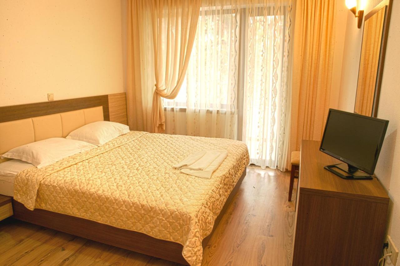 Hotel Orehite-G Dobrich Bagian luar foto