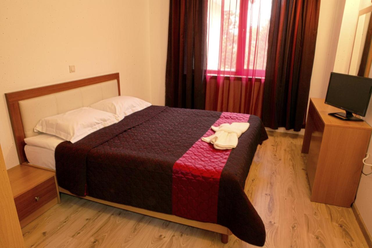 Hotel Orehite-G Dobrich Bagian luar foto