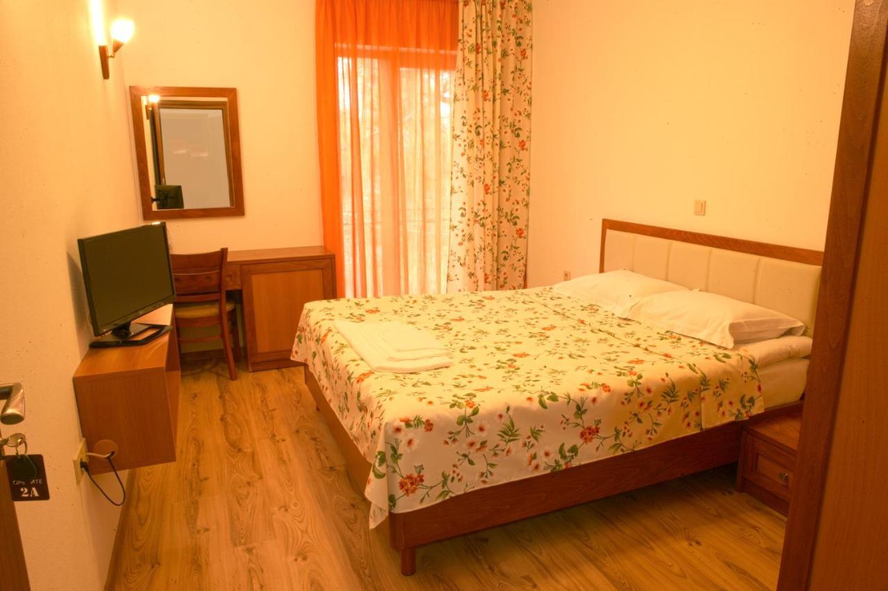 Hotel Orehite-G Dobrich Bagian luar foto