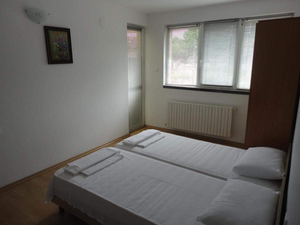 Hotel Orehite-G Dobrich Bagian luar foto