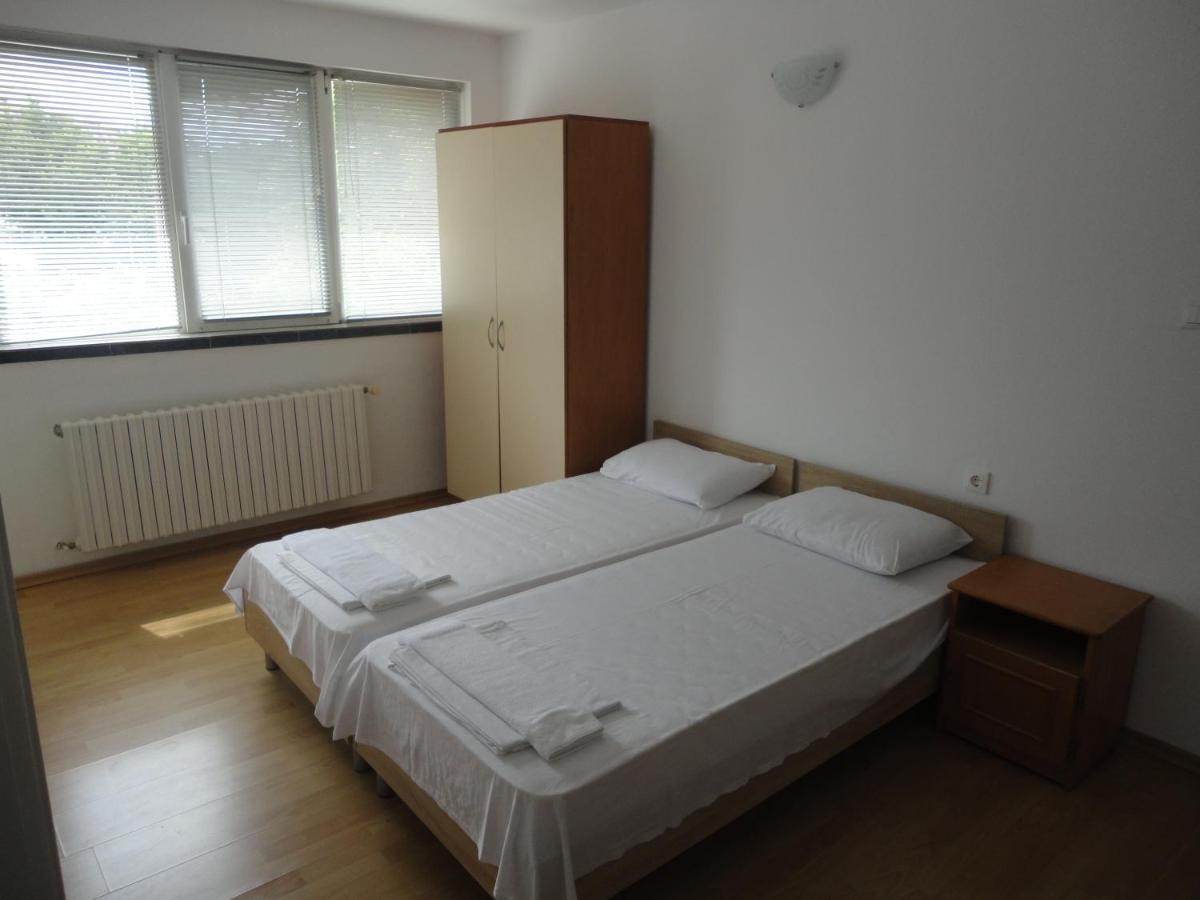 Hotel Orehite-G Dobrich Bagian luar foto